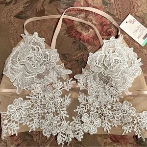(NWT) BEIGE LACE BRALETTE SIZE M, 10” LONG, RACER BACK.